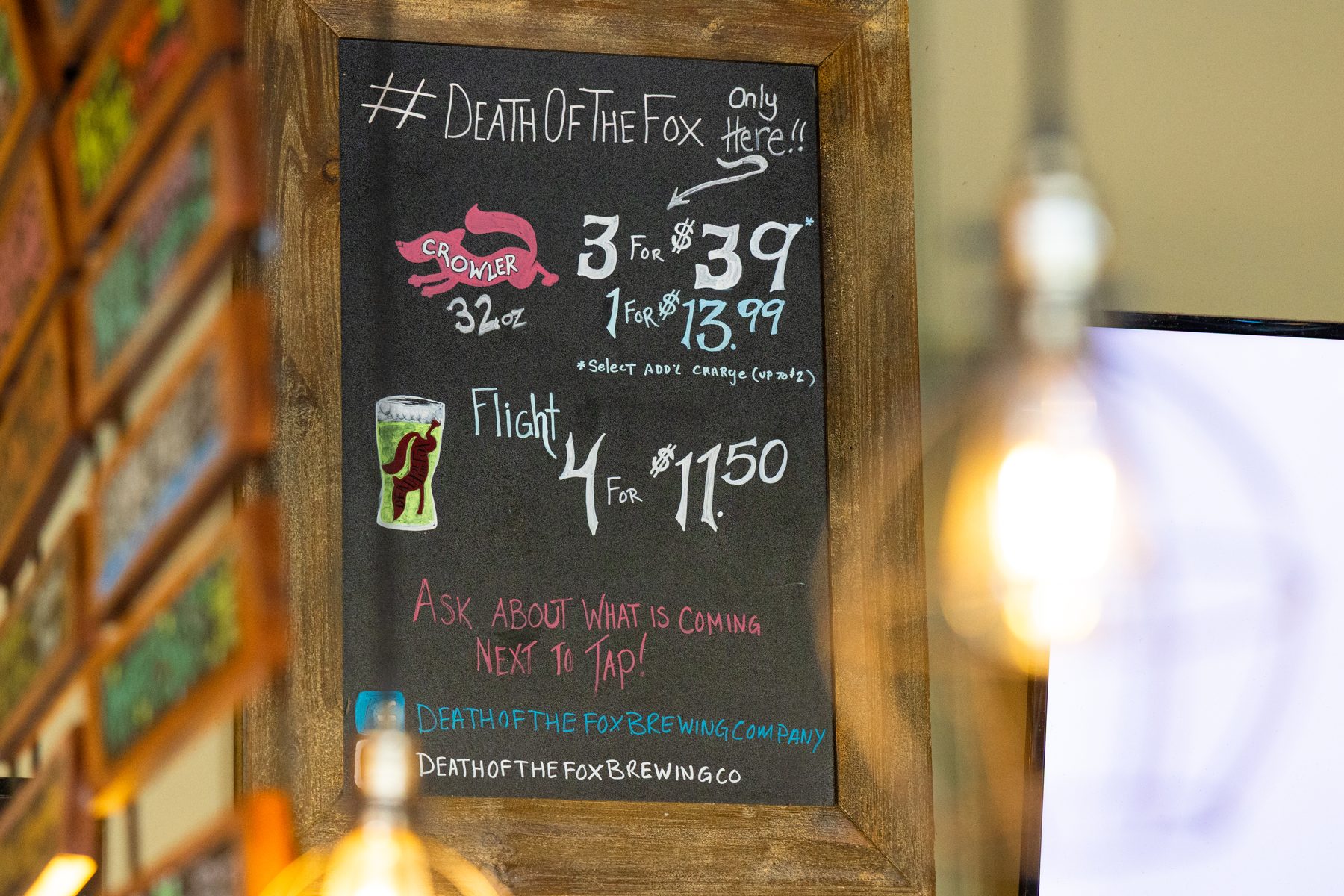 Chalkboard listing crowlers, flights and specials